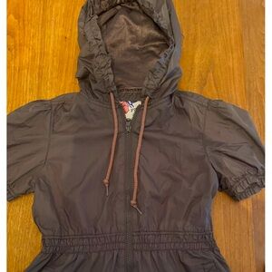 Piper &Blue Girls Short-Sleeved Ruffled Hooded Jacket.  Gray Size 5/6